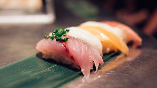 Թարմ ձկան ուտեստները ճապոնական սննդակարգում սպիտակուցների և ճարպաթթուների պահեստ են