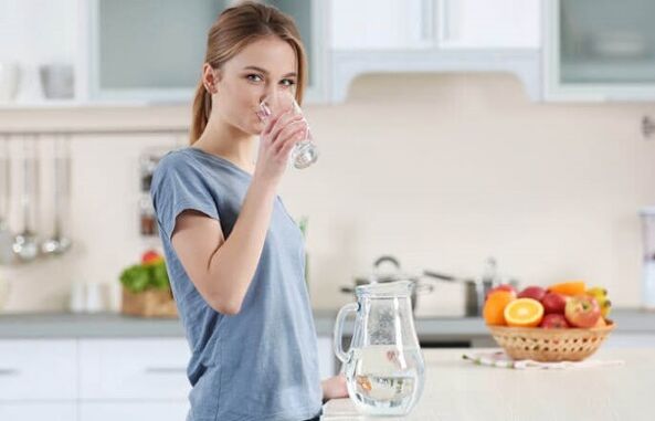 Ուտելուց առաջ ջուր խմել՝ ծույլ դիետայի դեպքում նիհարելու համար
